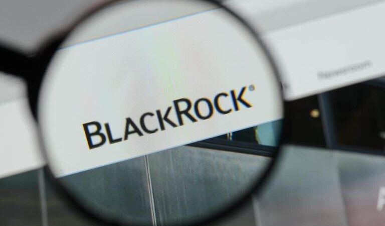 BlackRock dumped over $500 million of these cryptocurrencies this week