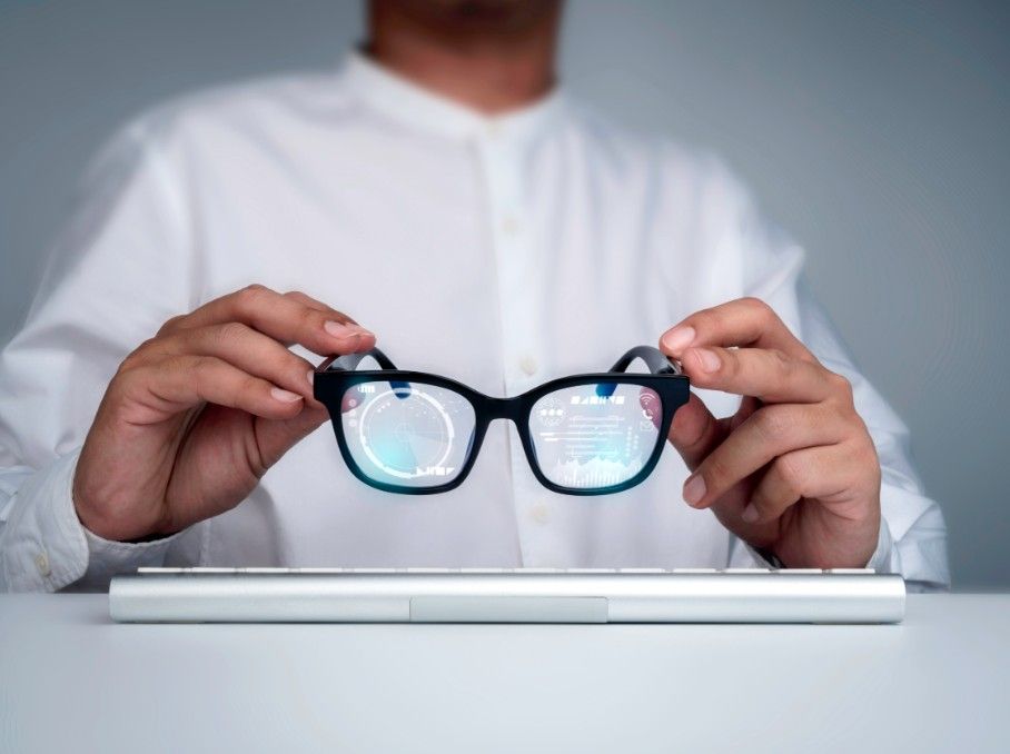 Hub.xyz and PlayAI bring smart glasses on-chain