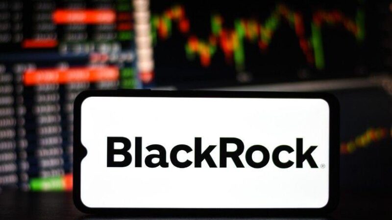 BlackRock just deposited $816m of these 2 cryptocurrencies; Dump incoming?