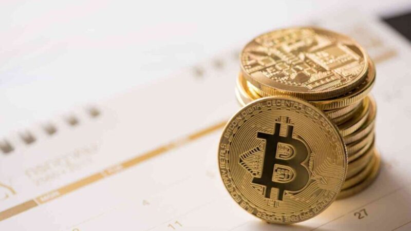 Bitcoin set for a major 15% move, expert predicts