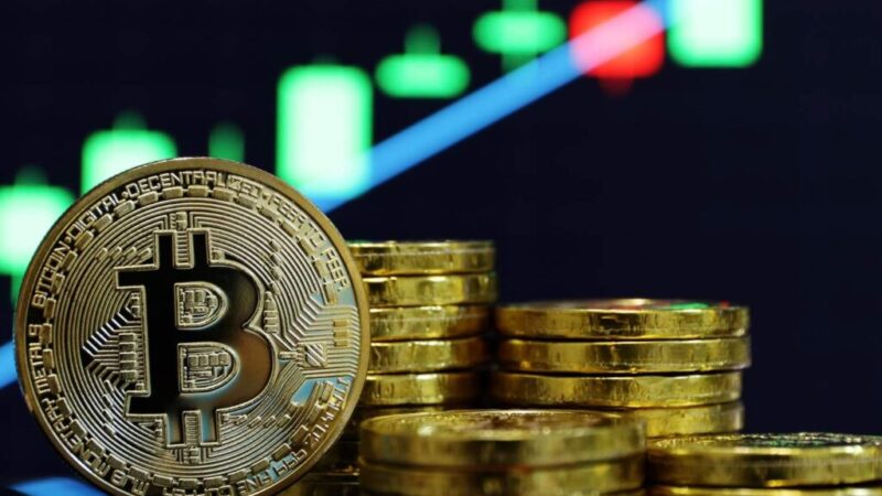 Commodity strategist predict Bitcoin collapse to $10,000 in 2026