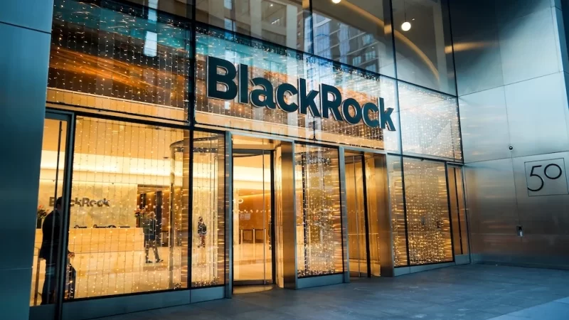 BlackRock accelerates Bitcoin selloff amid bearish sentiment