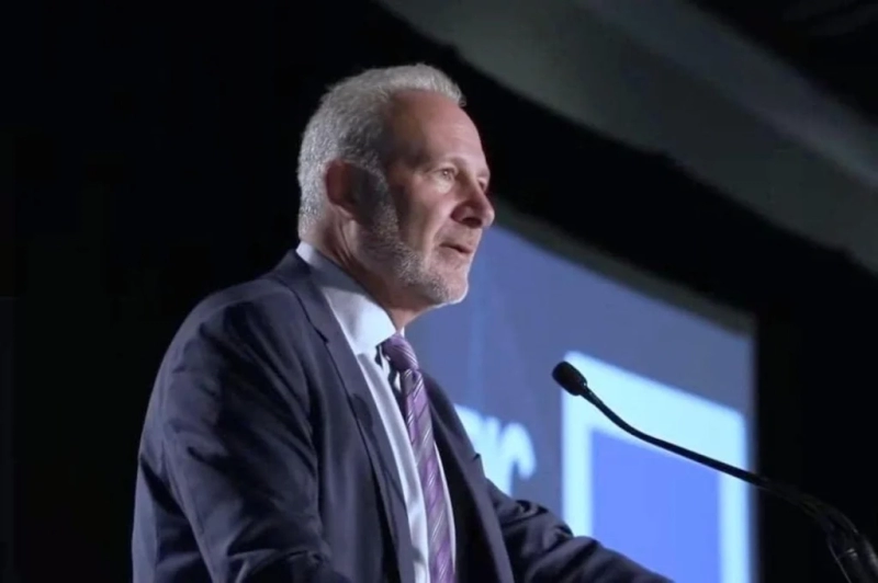 Peter Schiff says Michael Saylor is 'running out of cash'